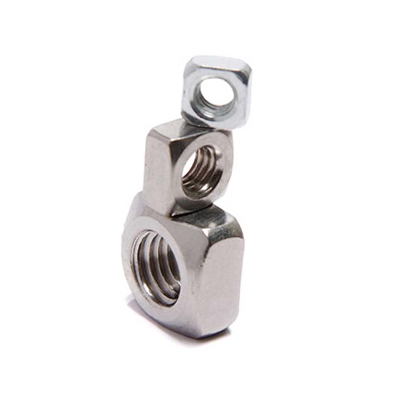 Négyzetes anyák a szélén